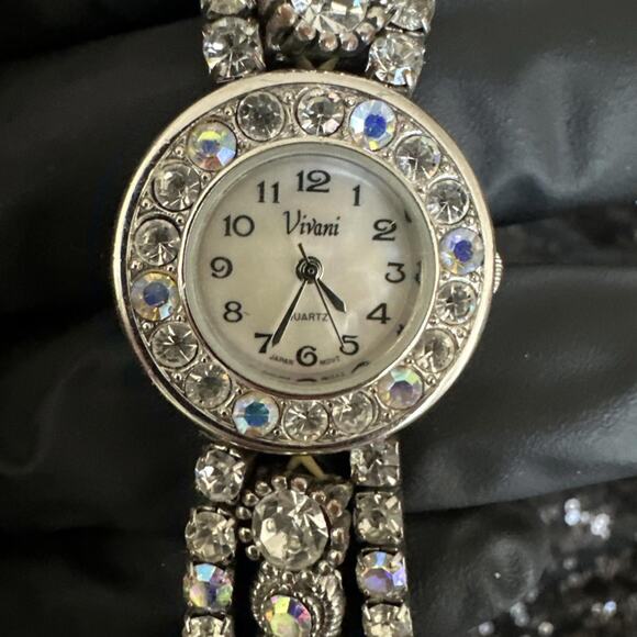 Vintage Vivani Silver Tone Rhinestone Gem Stretch Band Bracelet Watch - Picture 3 of 5